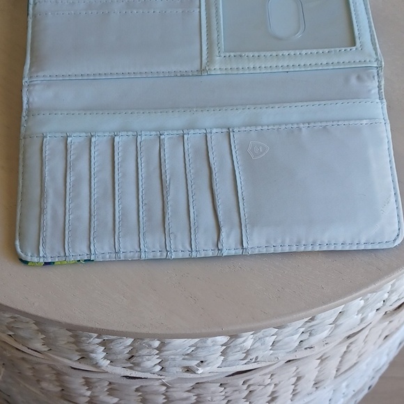 Vera Bradley RFID Wallet In The Marion Floral Pattern - Picture 11 of 17